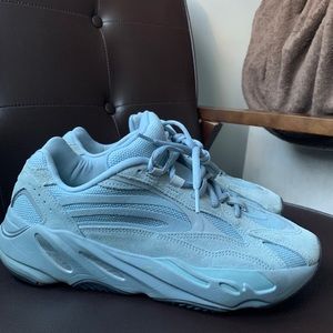 Hosipital Blue Yeezy 700 V2 men’s 9 women’s 10